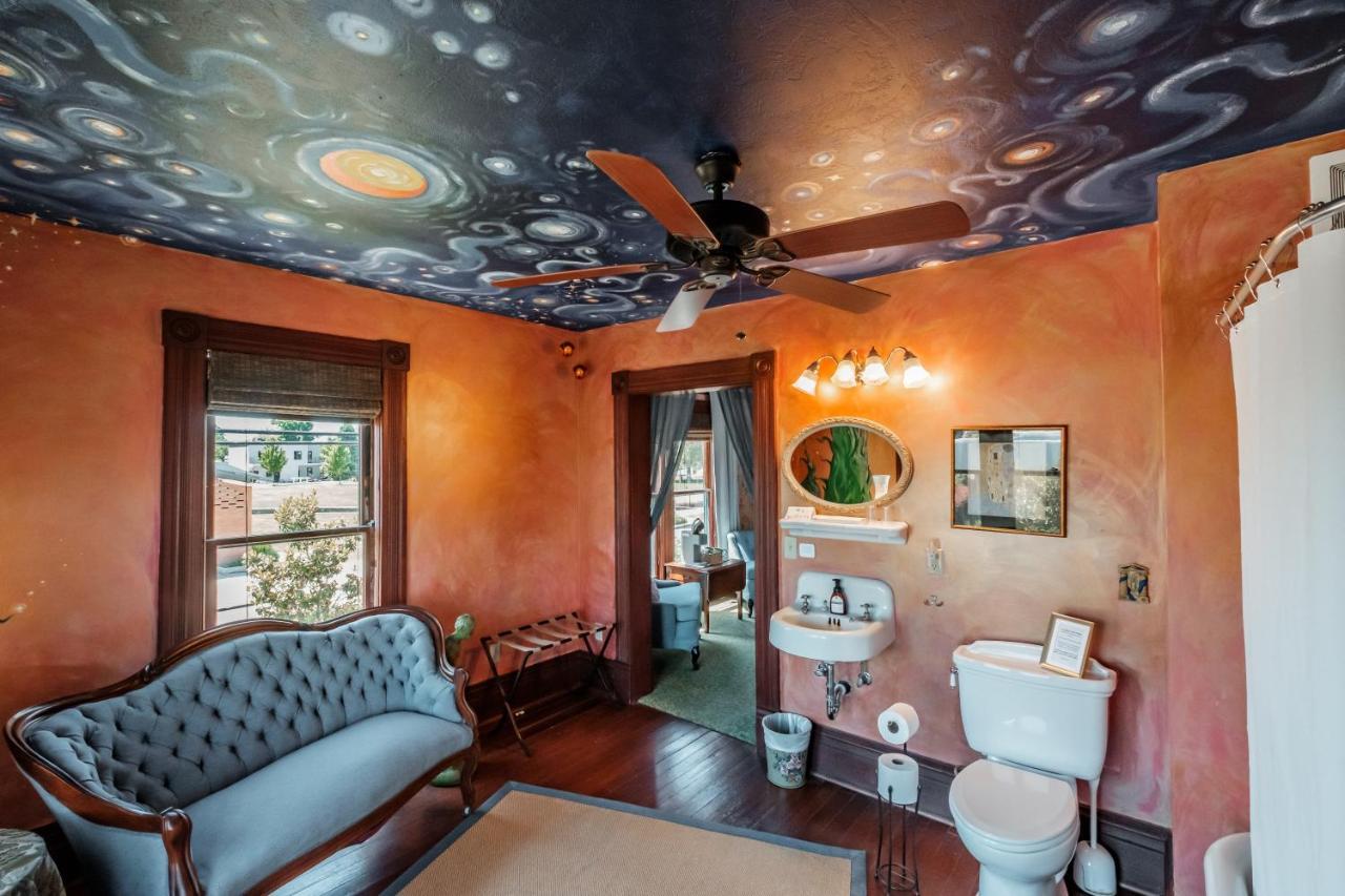 Mamere's Guest house *