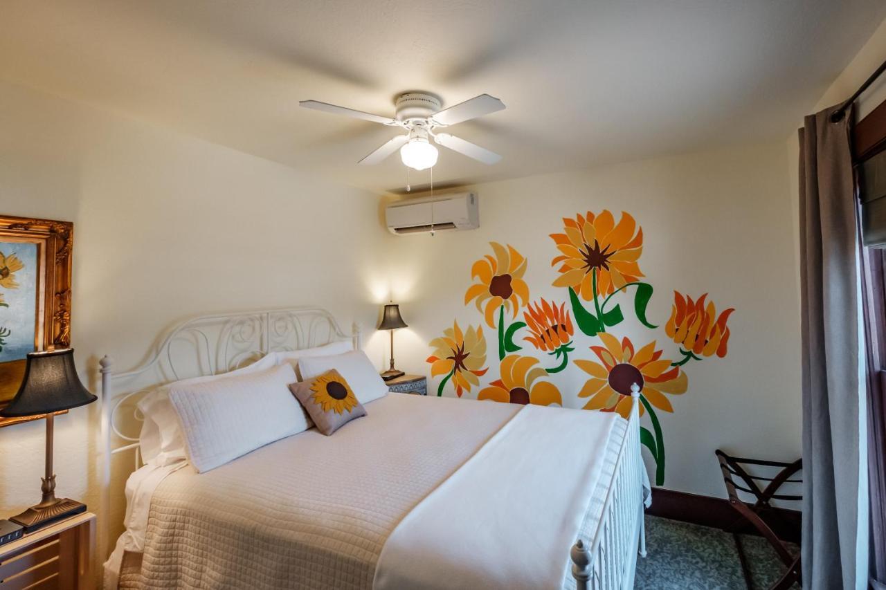 Mamere's Guest house Monmouth